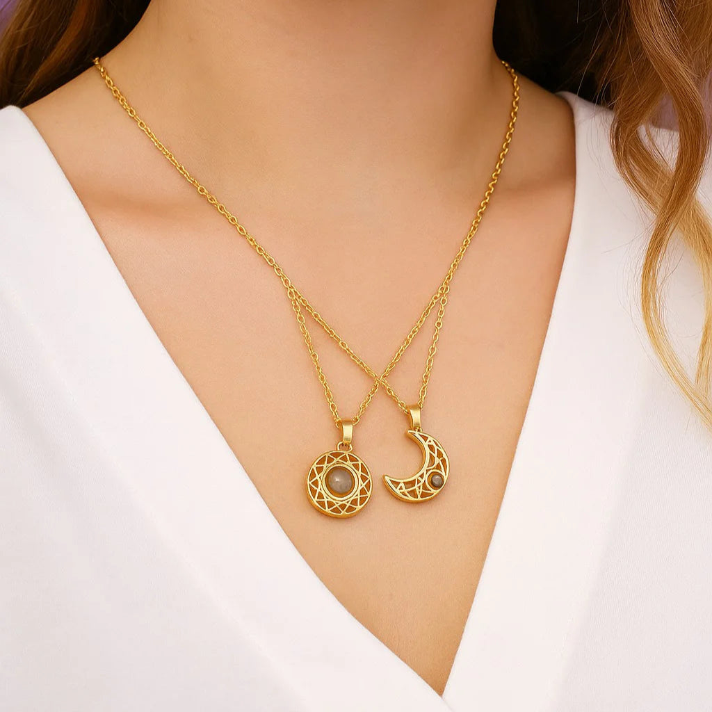 Collar Te amo 100 idiomas sol y luna Par