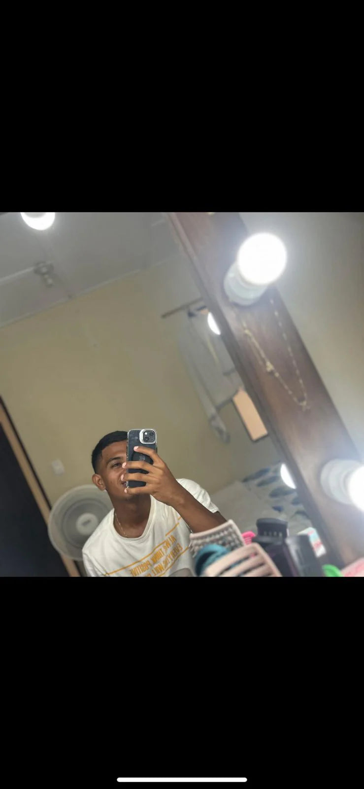 <em><strong>Leandro Pelaez</strong></em>