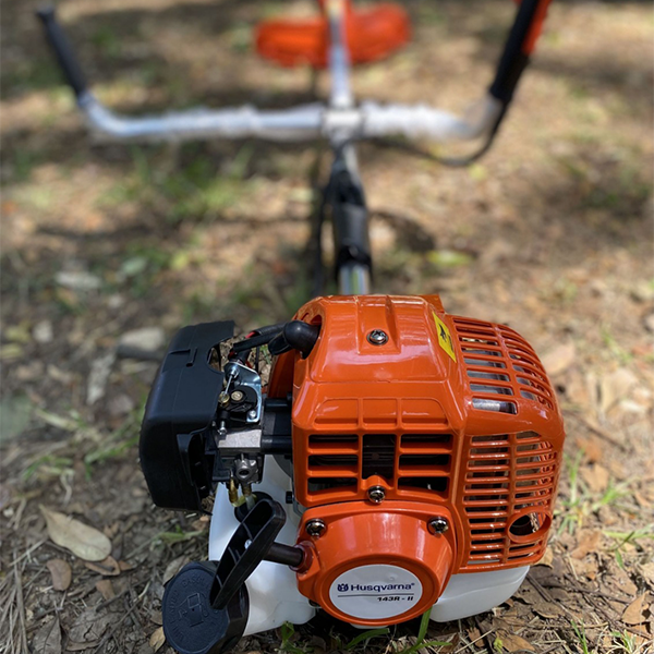 GUADAÑA HUSQVARNA 143 R2 (PARA TRABAJO PESADO) + KIT DE PROTECCION