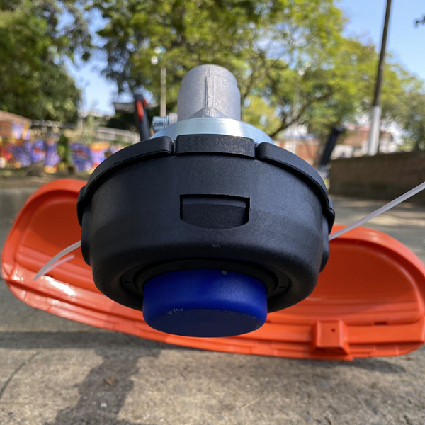 GUADAÑA HUSQVARNA 143 R2 (PARA TRABAJO PESADO) + KIT DE PROTECCION